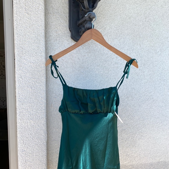 Green mini dress with tie straps - Picture 2 of 4